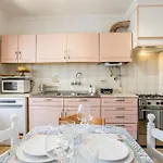 Moonstone In Centre Apartmán