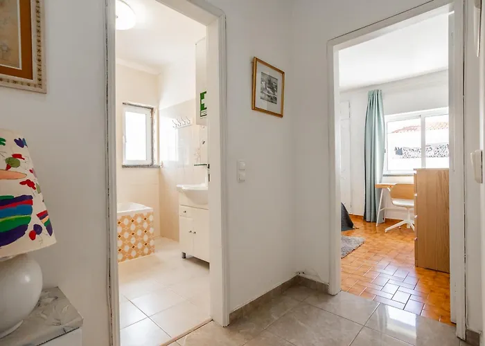 Moonstone In Centre לאגוּ‏ש